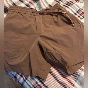 Men’s medium lulu lemon shorts.